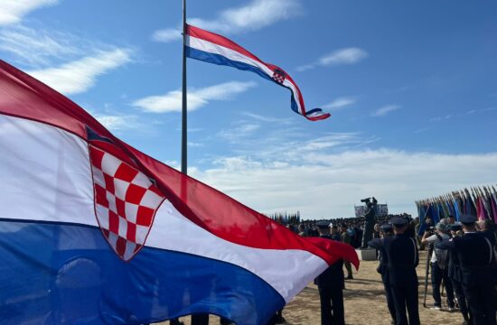 hrvatska zastava u kninu