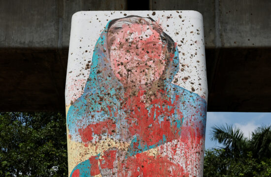 uništen mural šeik hasine, bivše premijerke bangladeša