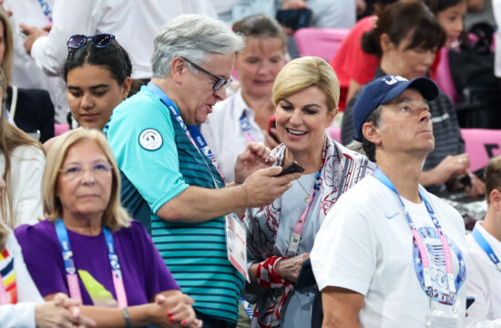 FOTO / Kolinda i Jakov pozirali nasmiješeni u Parizu: Malo je falilo...