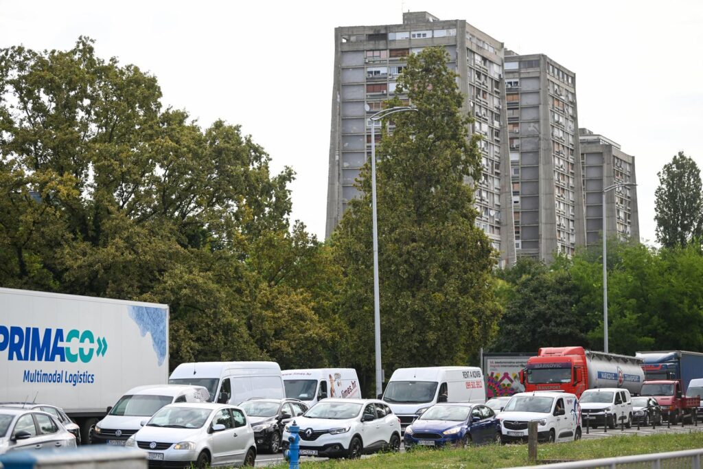 Zbog radova zatvoren podvožnjak koji povezuje Slavonsku i Zagrebačku aveniju.