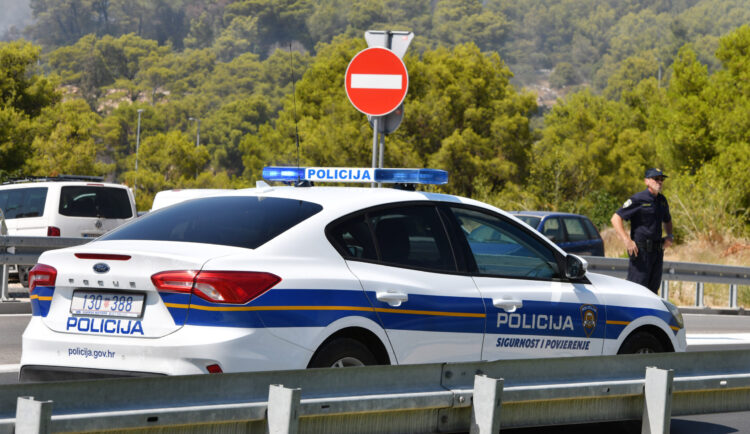 Policija