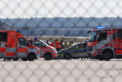 vozila hitne pomoći i policije na aerodromu