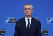 Stoltenberg: NATO je mogao učiniti više da spriječi rat u Ukrajini