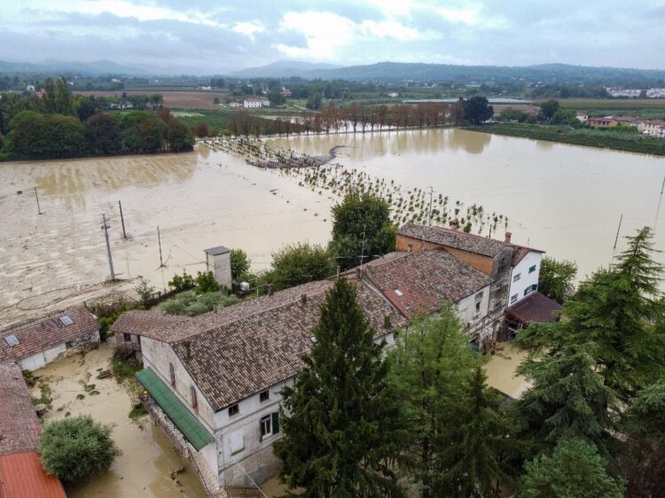 VIDEO / Razorne poplave pogodile sjever Italije: Više od tisuću ljudi evakuirano