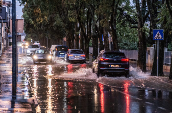 Nevrijeme s kišom u Puli