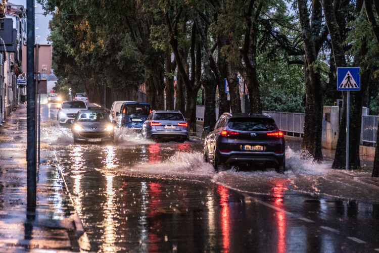 Nevrijeme s kišom u Puli