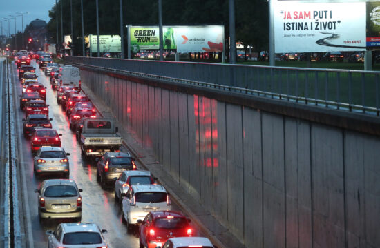 Gužva u Zagrebu tijekom kiše