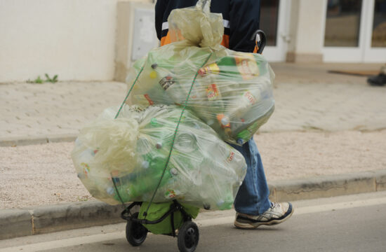 sakupljanje plastičnih boca