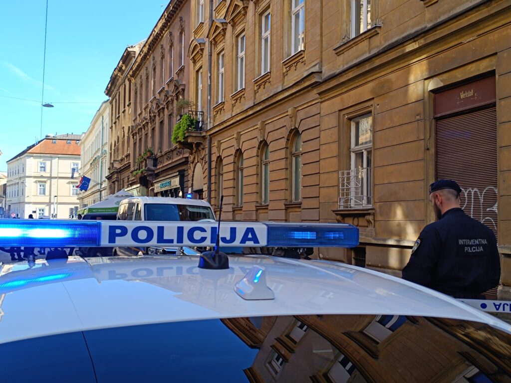 policija