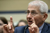 Anthony Fauci za govornicom