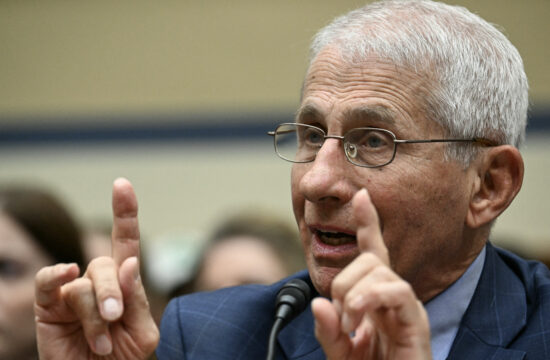 Anthony Fauci za govornicom