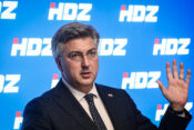 Andrej Plenković drži govor