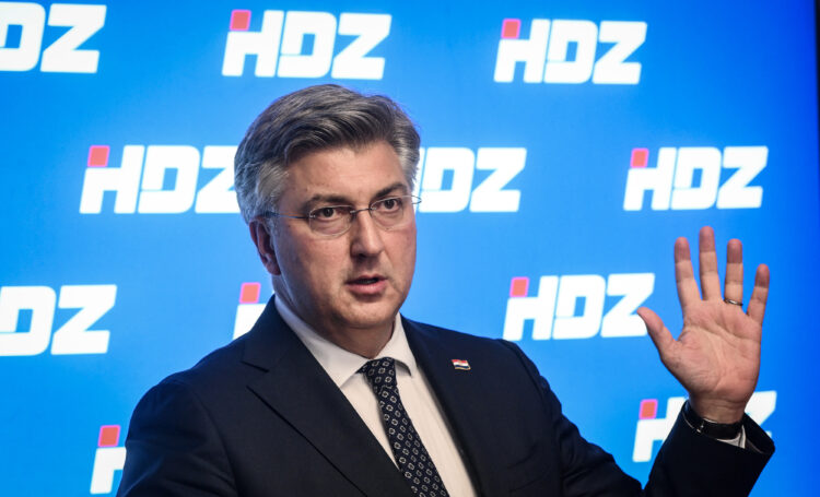 Andrej Plenković drži govor