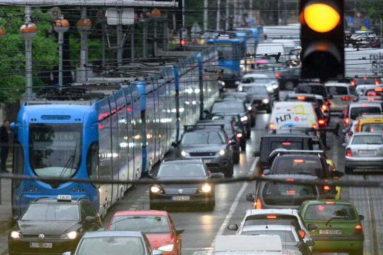 prometna gužva u Zagrebu na Savskoj cesti