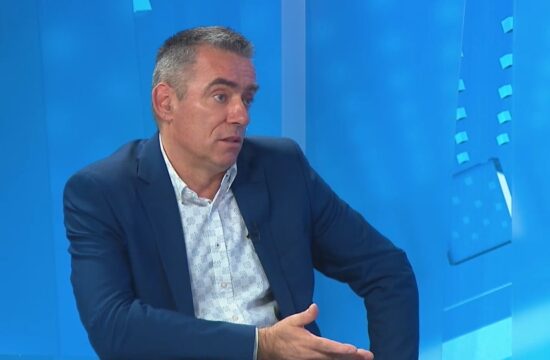 Stipo Mlinarić Ćipe u studiju N1 televizije.