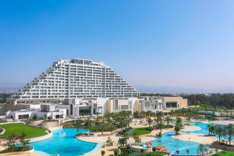 hotel u obliku piramide City of Dreams Mediterranean s vanjskim bazenima