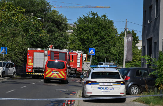 Vatrogasci i policija na terenu