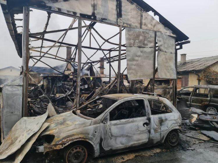 izgorjela kuća i auto