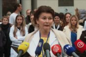 Ivanka Herman ispred djelatnika Klinike za tumore koji su u štrajku