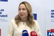 Marija Selak Raspudić daje izjavu novinarima