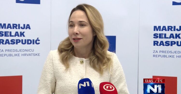 Marija Selak Raspudić daje izjavu novinarima