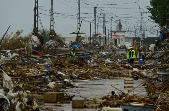 drlje nakon poplave u Šanjolskoj, pripadnici civilne zaštite nadziru