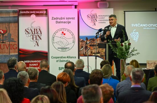 Predsjednik Republike Zoran Milanović otvorio je 34. Međunarodni susret vinograda i vinara Sabatina 2024.