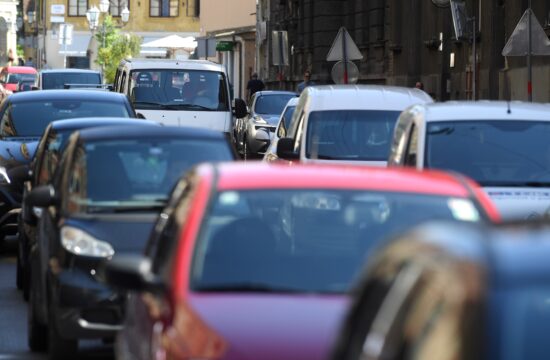 kolona automobila i prometna gužva u Palmotićevoj ulici u Zagrebu