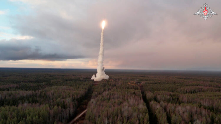 Interkontinentalna balistička raketa Yars lansirana u Rusiji tijekom testiranja.