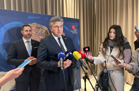 Andrej Plenković daje izjavu za medije