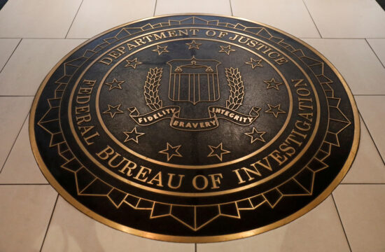 Logo FBI-ja u glavnom sjedištu u Washingtonu.