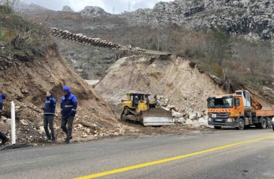 Skoro dva mjeseca nakon stravičnih poplava: Počela sanacija pruge kod Jablanice