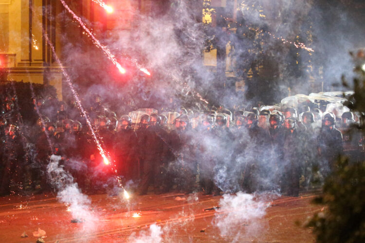 Gruzija: Sukobi proeuropskih prosvjednika i policije ispred parlamenta