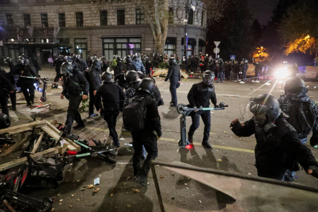 Gruzija: Sukobi proeuropskih prosvjednika i policije ispred parlamenta