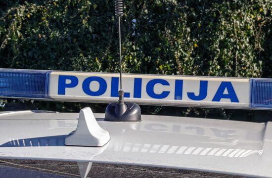 policija