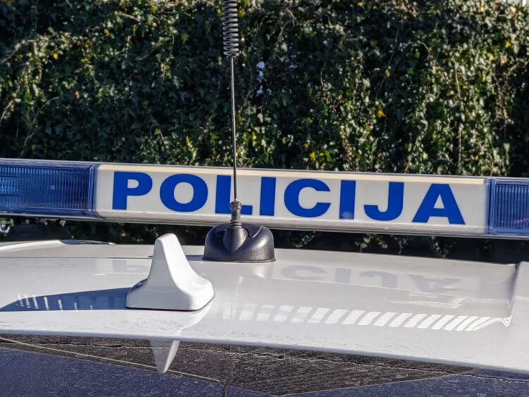 policija