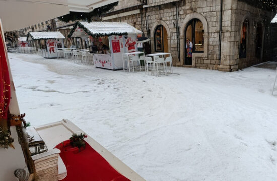 LED U DUBROVNIKU NA STRADUNU