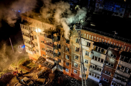 Oštećena zgrada nakon ruskog napada dronom.