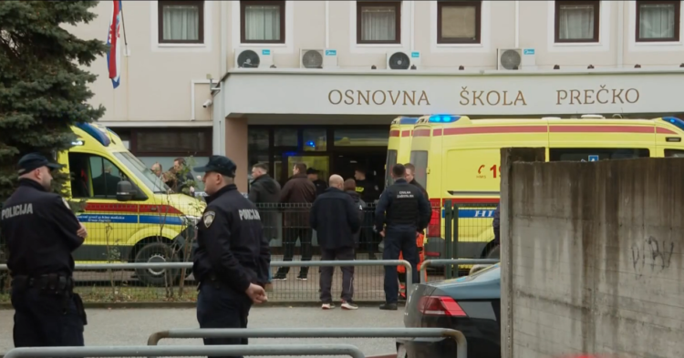 hitna i policija ispred osnovne škole prečko