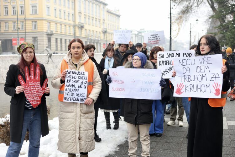 studenti s transparentima u sarajevu