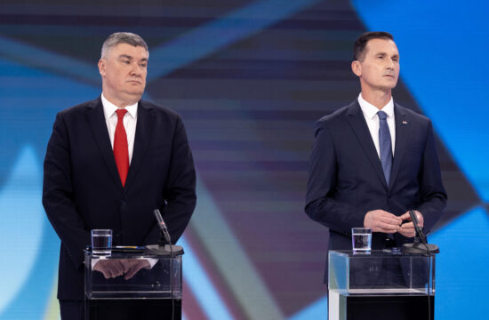 Dragan Primorac i Zoran Milanović na predizbornom sučeljavanju na HRT-u stoje jedan pored drugoga