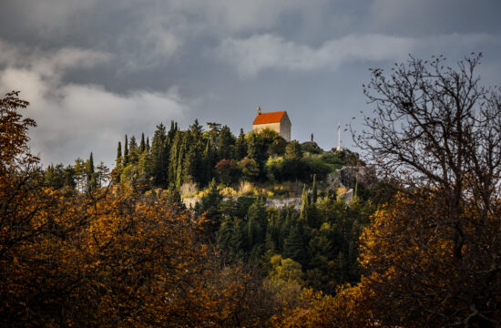 Crkva na gornjem gradu u gradu Sinju