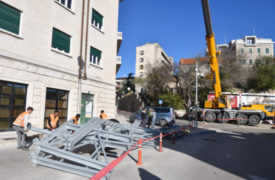 dizalica i strani radnici u šibeniku