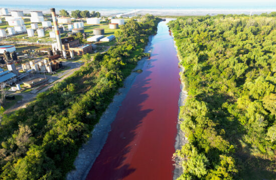 Sarandi Canal, crvena rijeka, Argentina