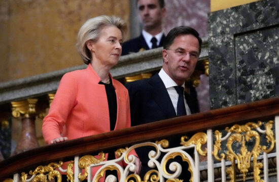 Ursula von der Leyen i Keir Starmer